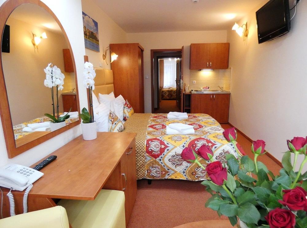 Aparthotel Adler Krasków Εξωτερικό φωτογραφία