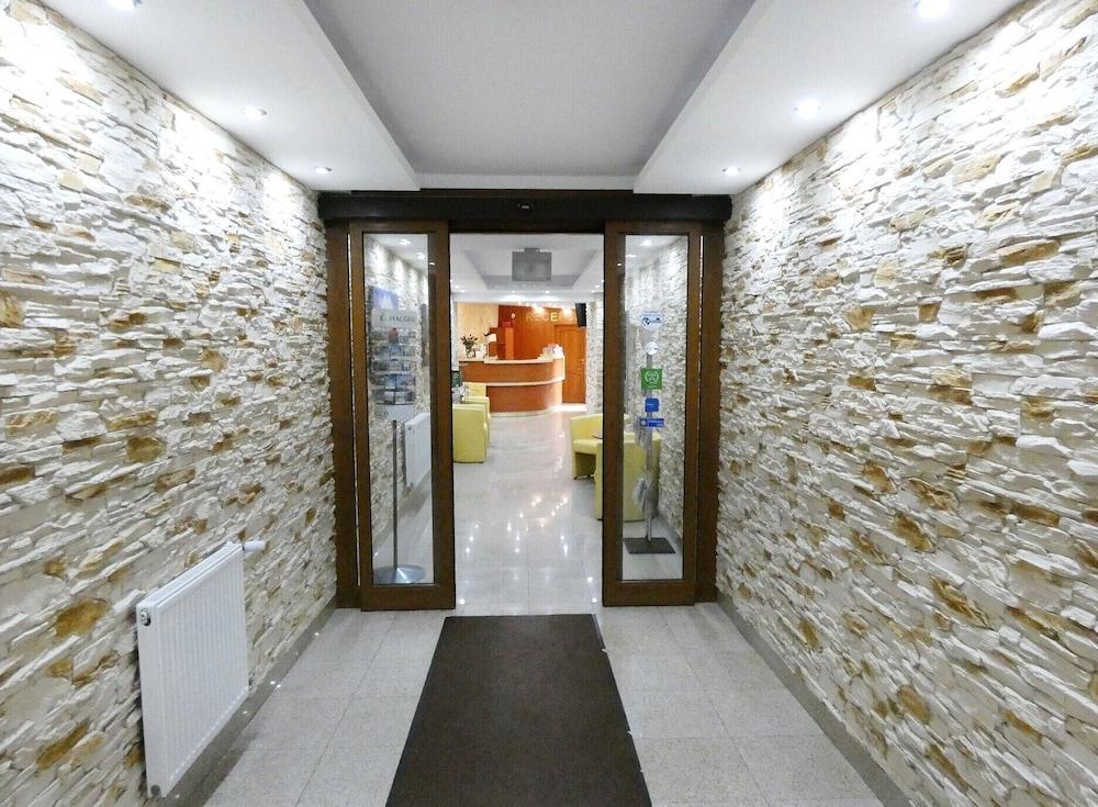 Aparthotel Adler Krasków Εξωτερικό φωτογραφία