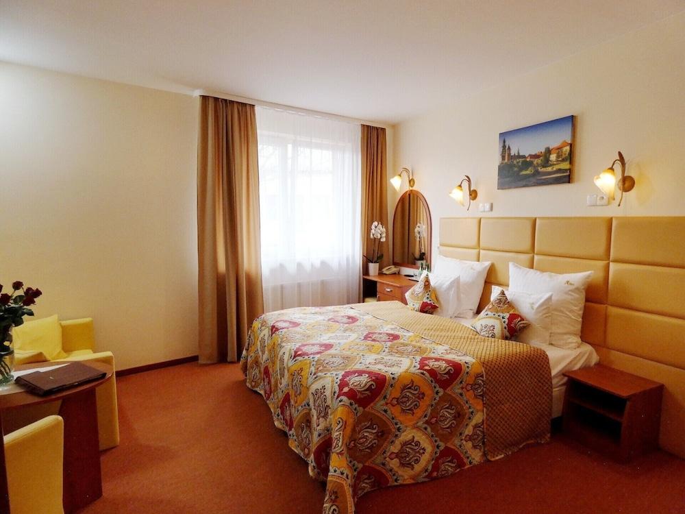 Aparthotel Adler Krasków Εξωτερικό φωτογραφία