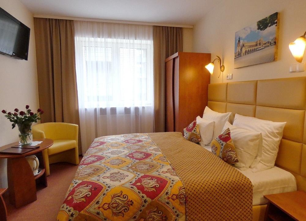 Aparthotel Adler Krasków Εξωτερικό φωτογραφία