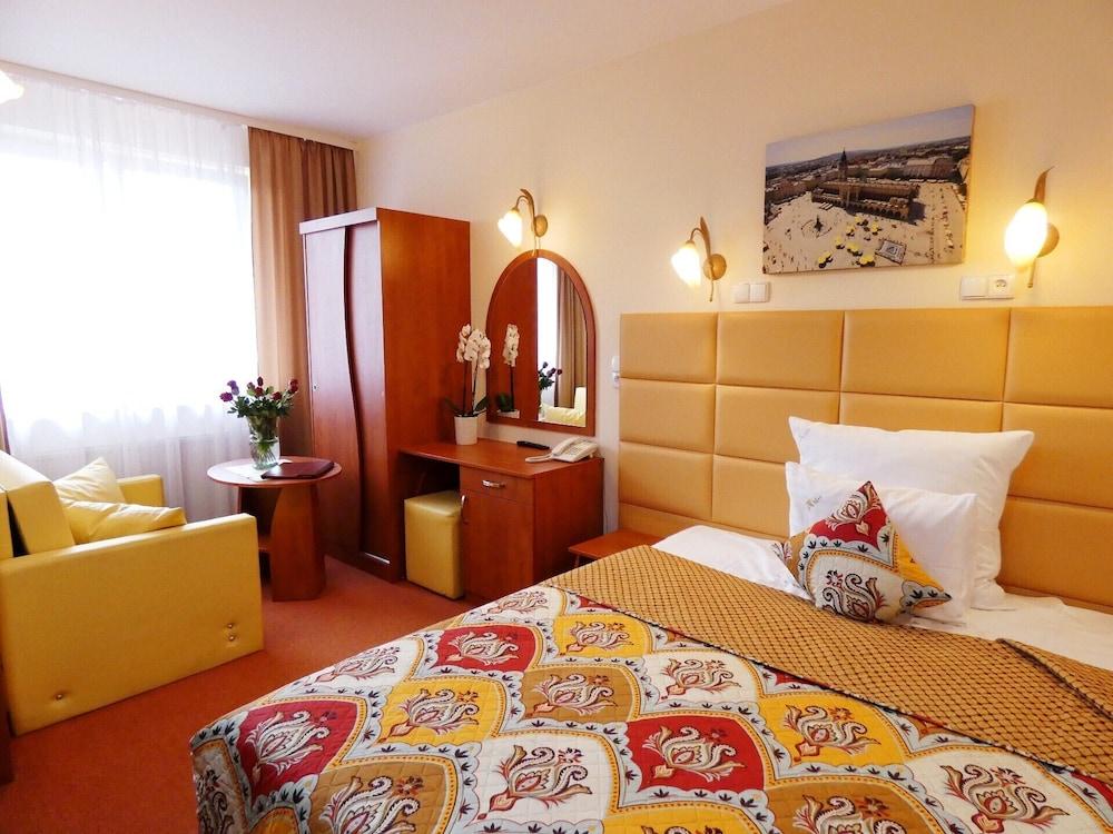 Aparthotel Adler Krasków Εξωτερικό φωτογραφία