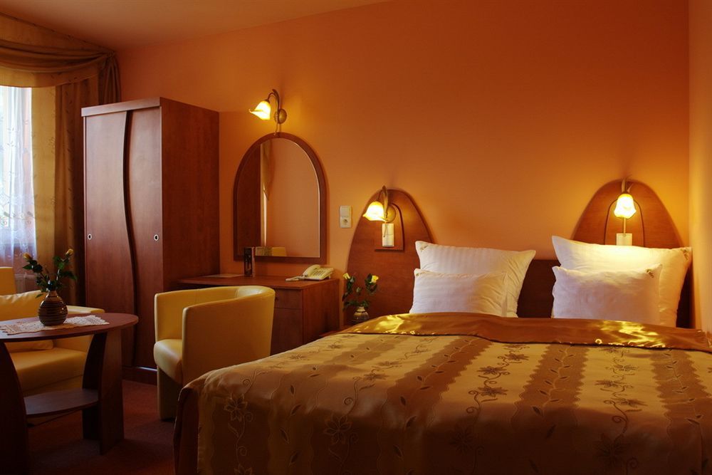 Aparthotel Adler Krasków Εξωτερικό φωτογραφία