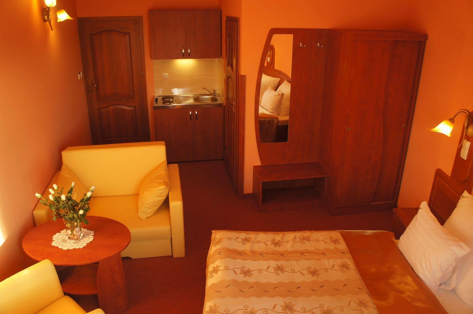 Aparthotel Adler Krasków Εξωτερικό φωτογραφία