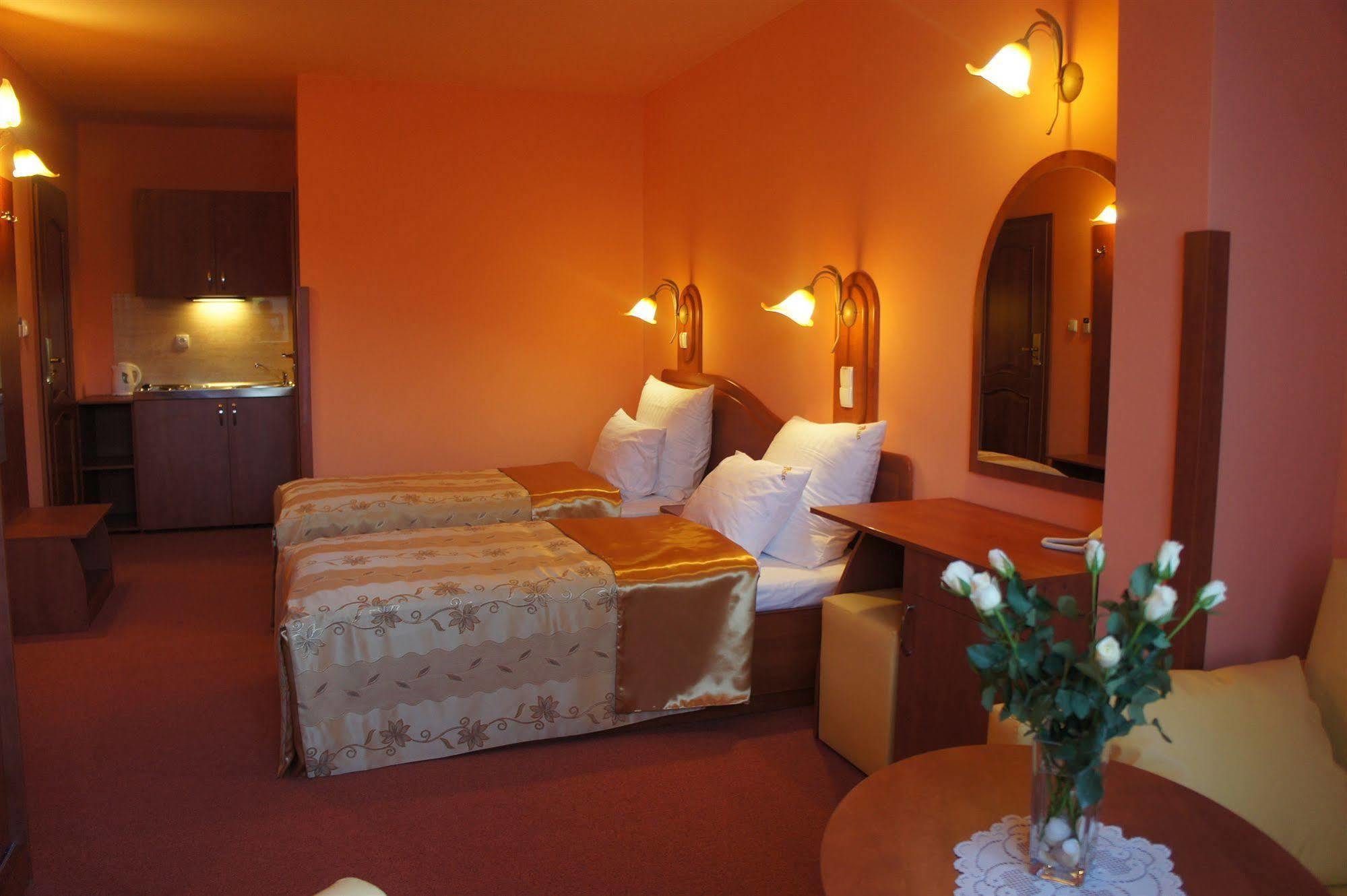 Aparthotel Adler Krasków Εξωτερικό φωτογραφία