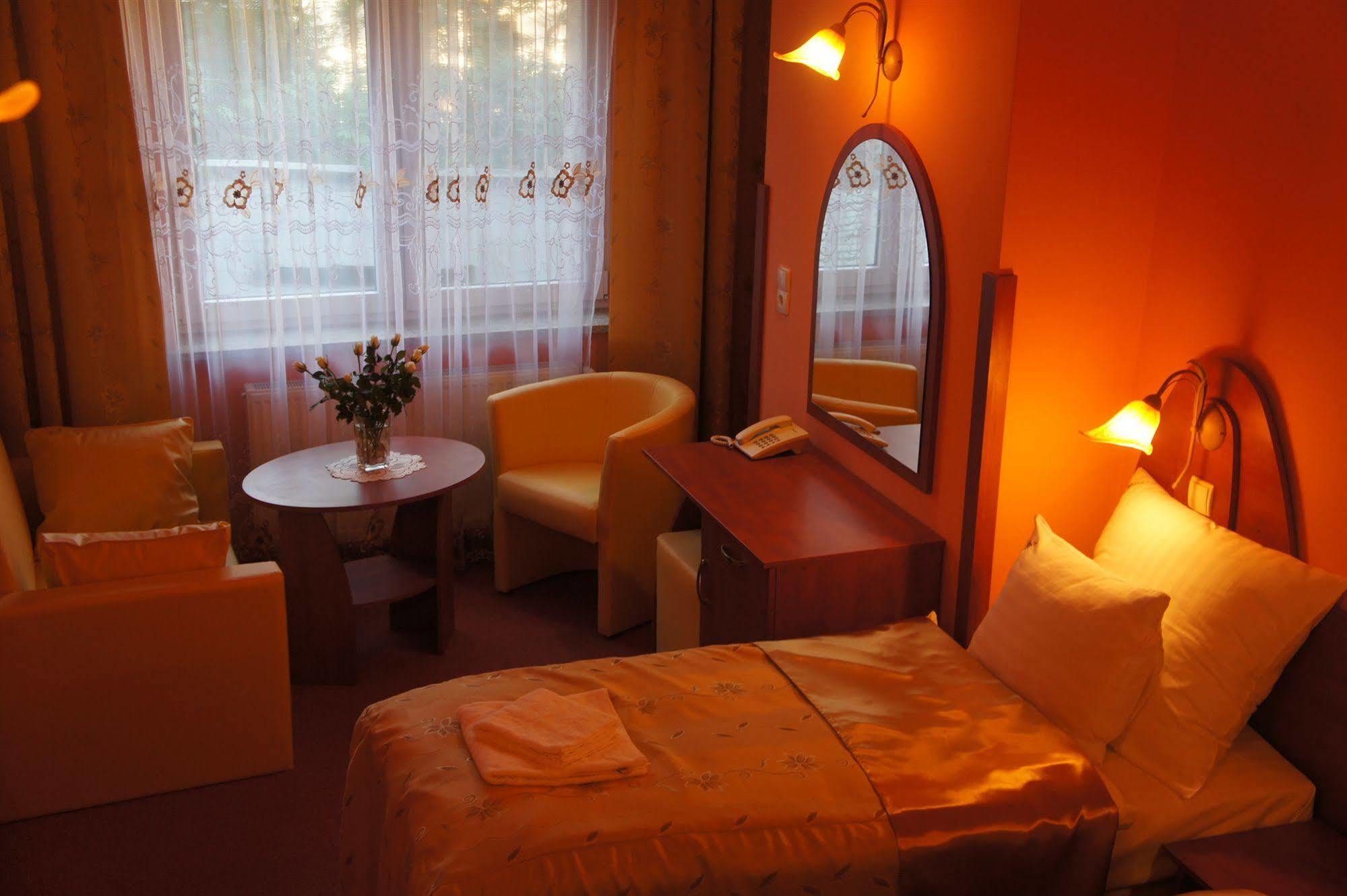 Aparthotel Adler Krasków Εξωτερικό φωτογραφία